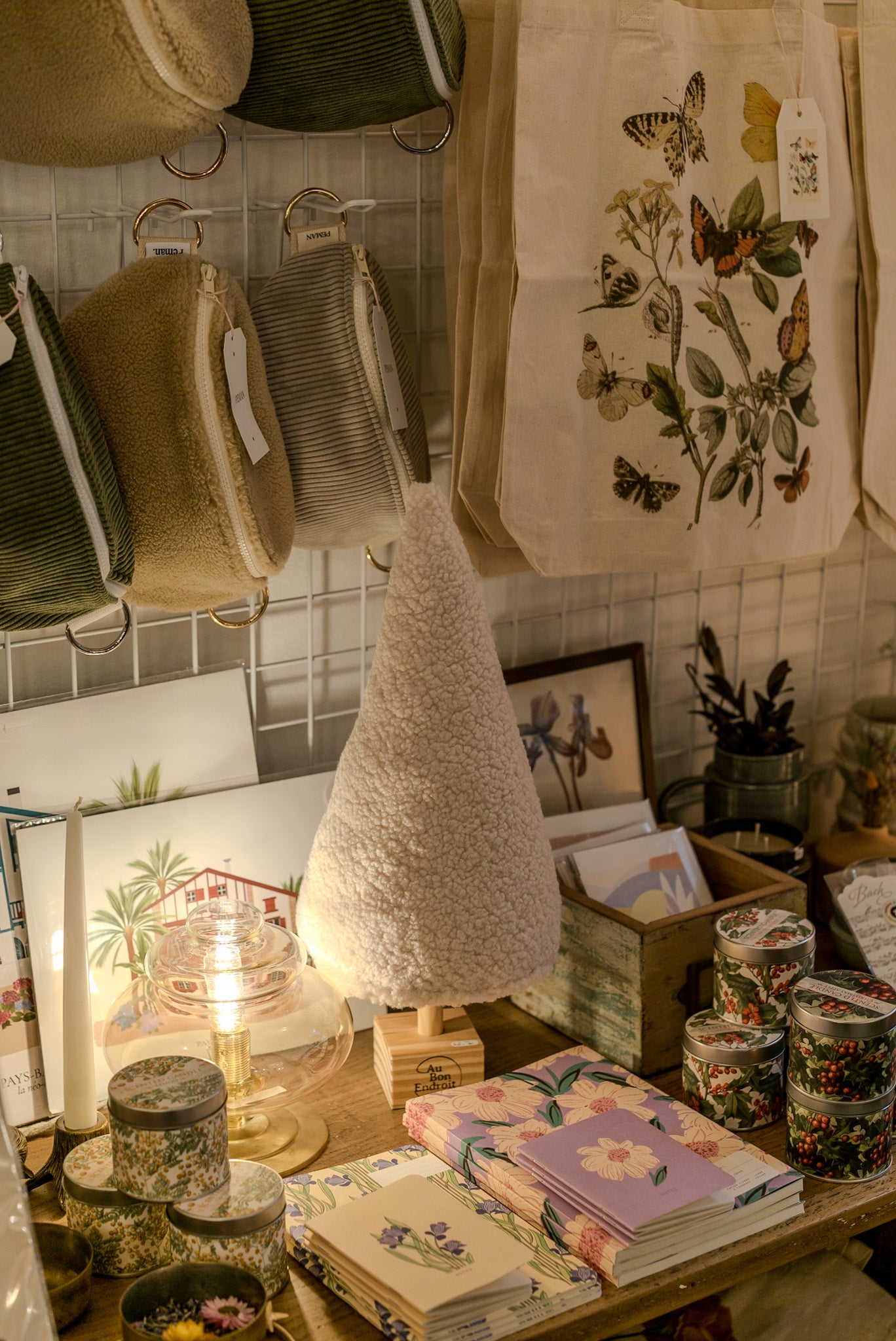 La vitrine de la boutique allume-moi à Bayonne