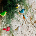Suspension Oiseau en terre cuite peinte à la main