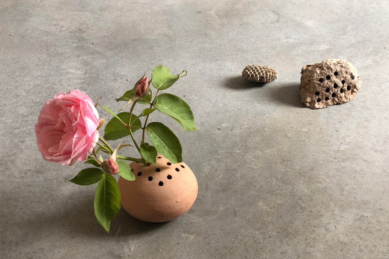 Pique fleur en terre cuite fait main